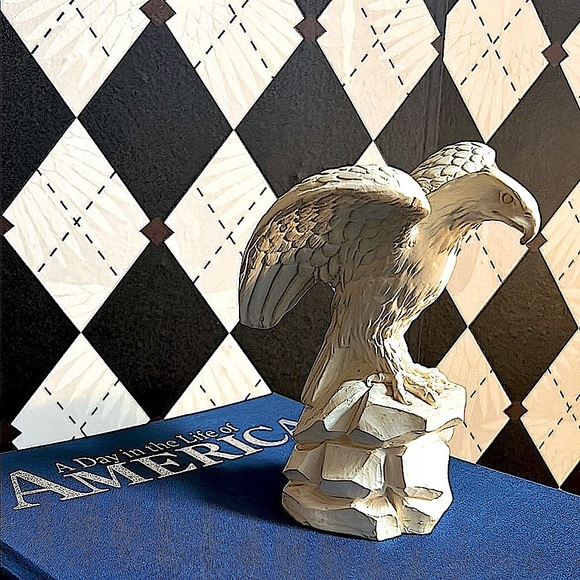 Vintage Bald Eagle Sculpture – Hand-Carved, Patriotic Americana Elegant Decor - Picture 8 of 15